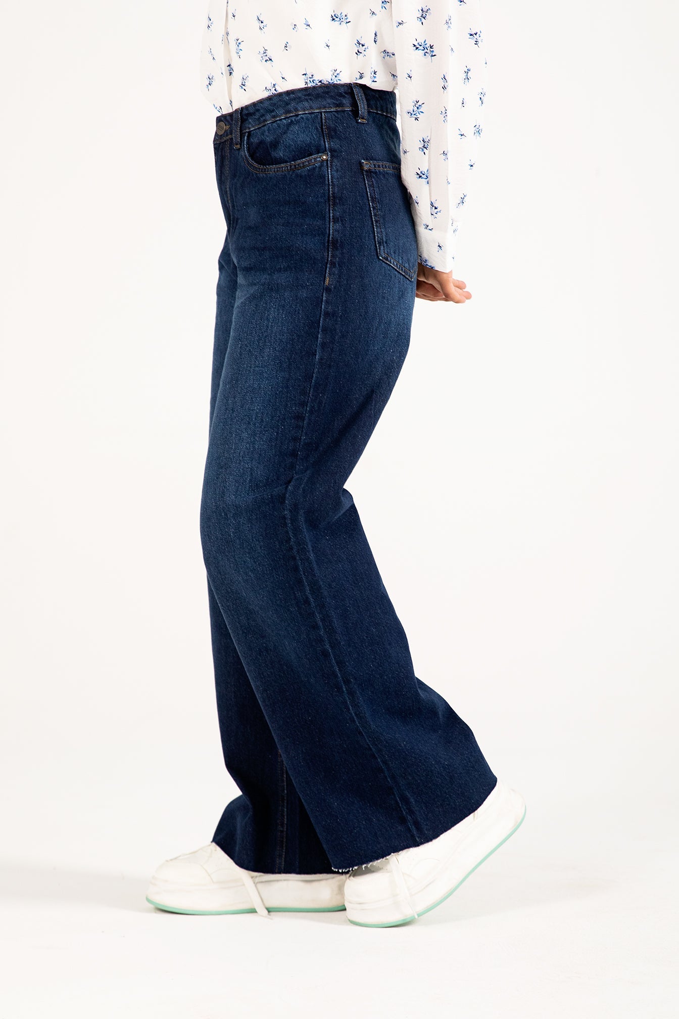 Deep Indigo Flow™ | High-Rise Wide-Leg Jeans in Dunkelblau