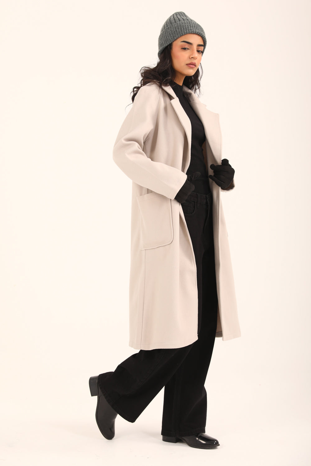 Aurelia™ | Langer Damenmantel in Beige mit Schulterfalten