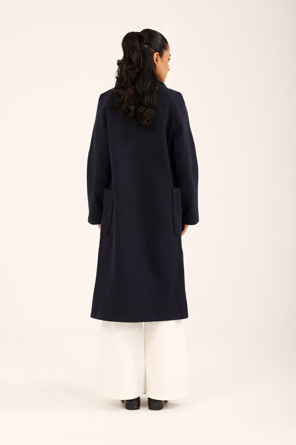 Elara™ | Langer Damenmantel in Navy mit Schulterfalten