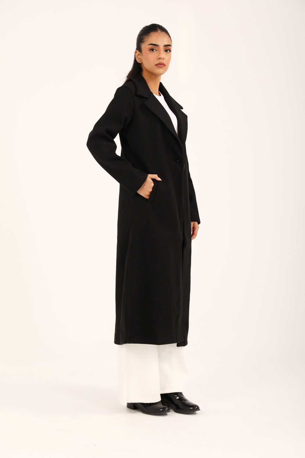 Noctara™ | Langer Damenmantel in Schwarz mit Ein-Knopf-Design