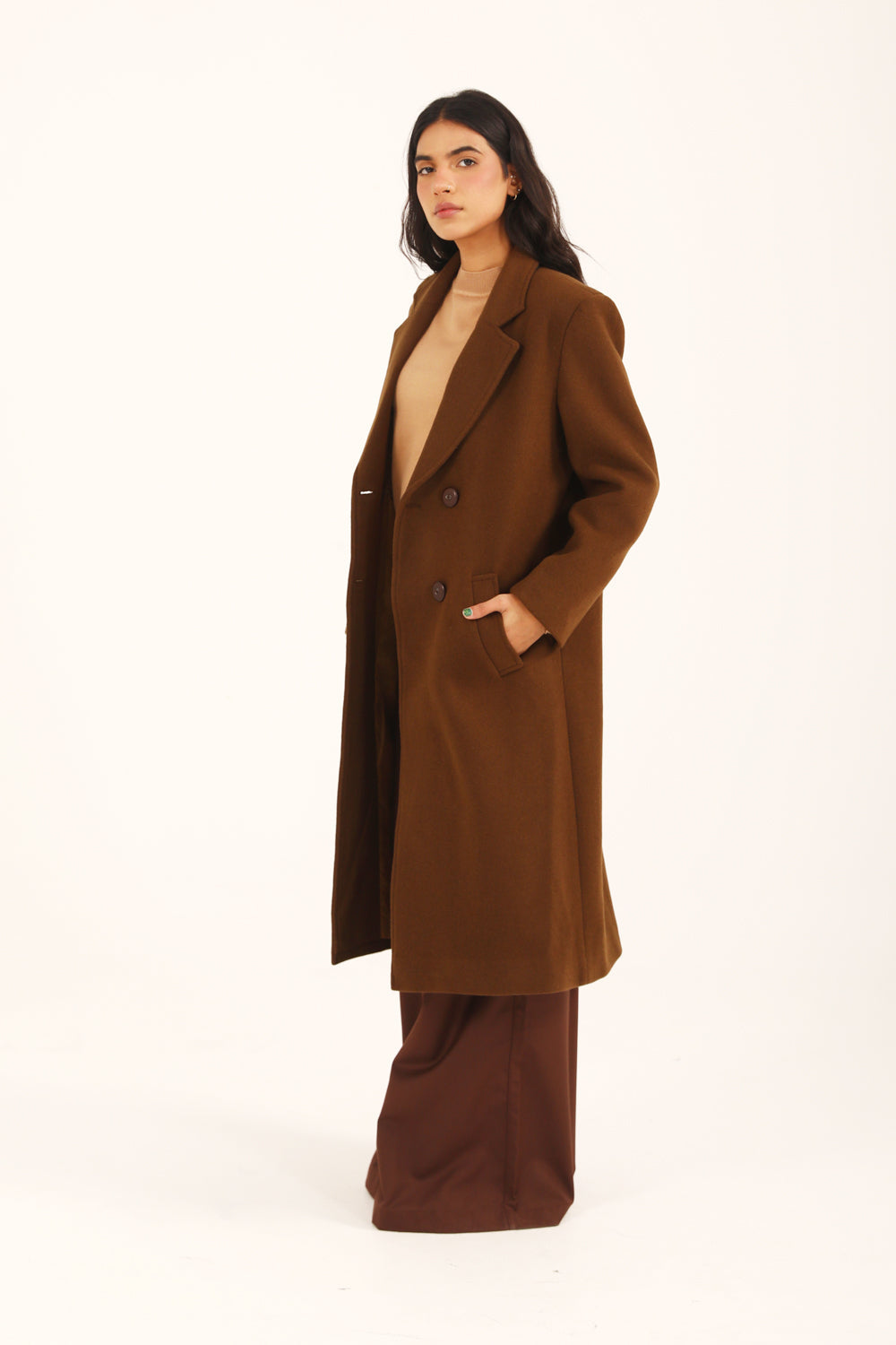 Mireya™ | Langer Doppelreiher-Mantel in Braun mit Schulterpolstern