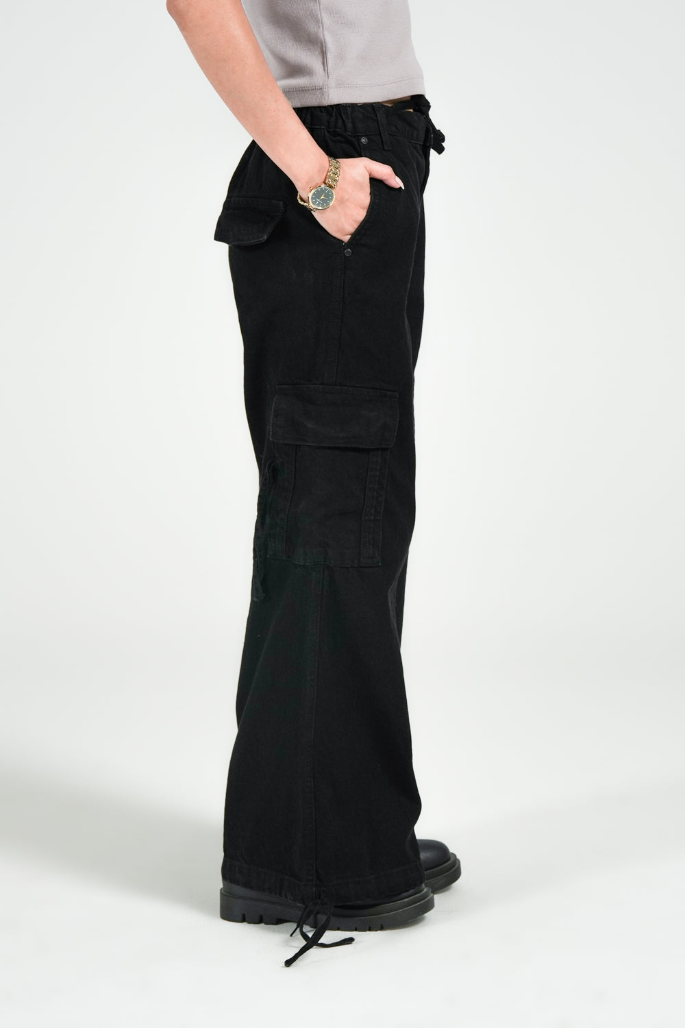 Urban Cargo™ | High-Waist Wide-Leg Cargo Jeans in Schwarz