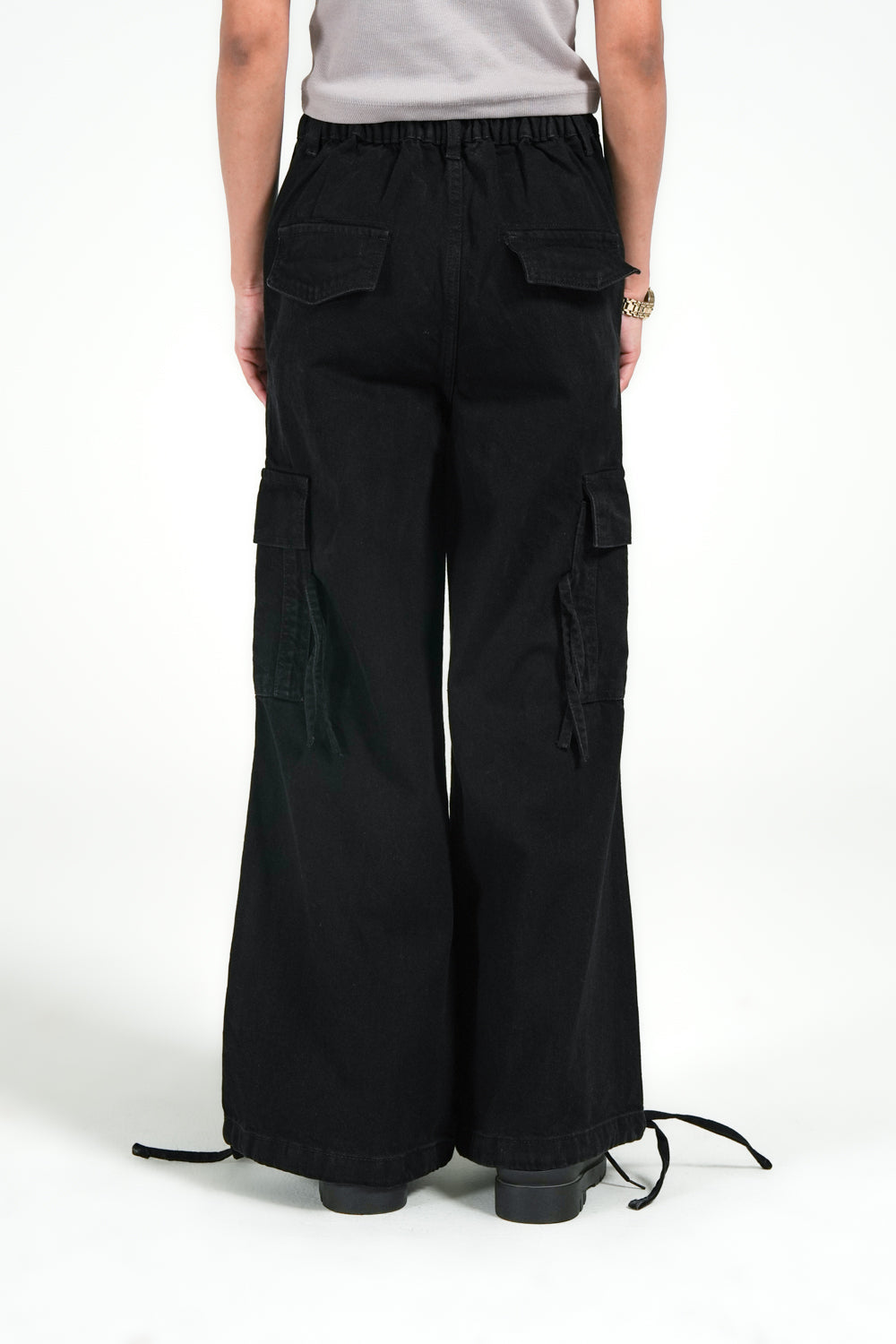 Urban Cargo™ | High-Waist Wide-Leg Cargo Jeans in Schwarz