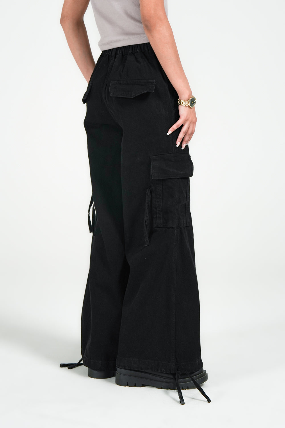 Urban Cargo™ | High-Waist Wide-Leg Cargo Jeans in Schwarz