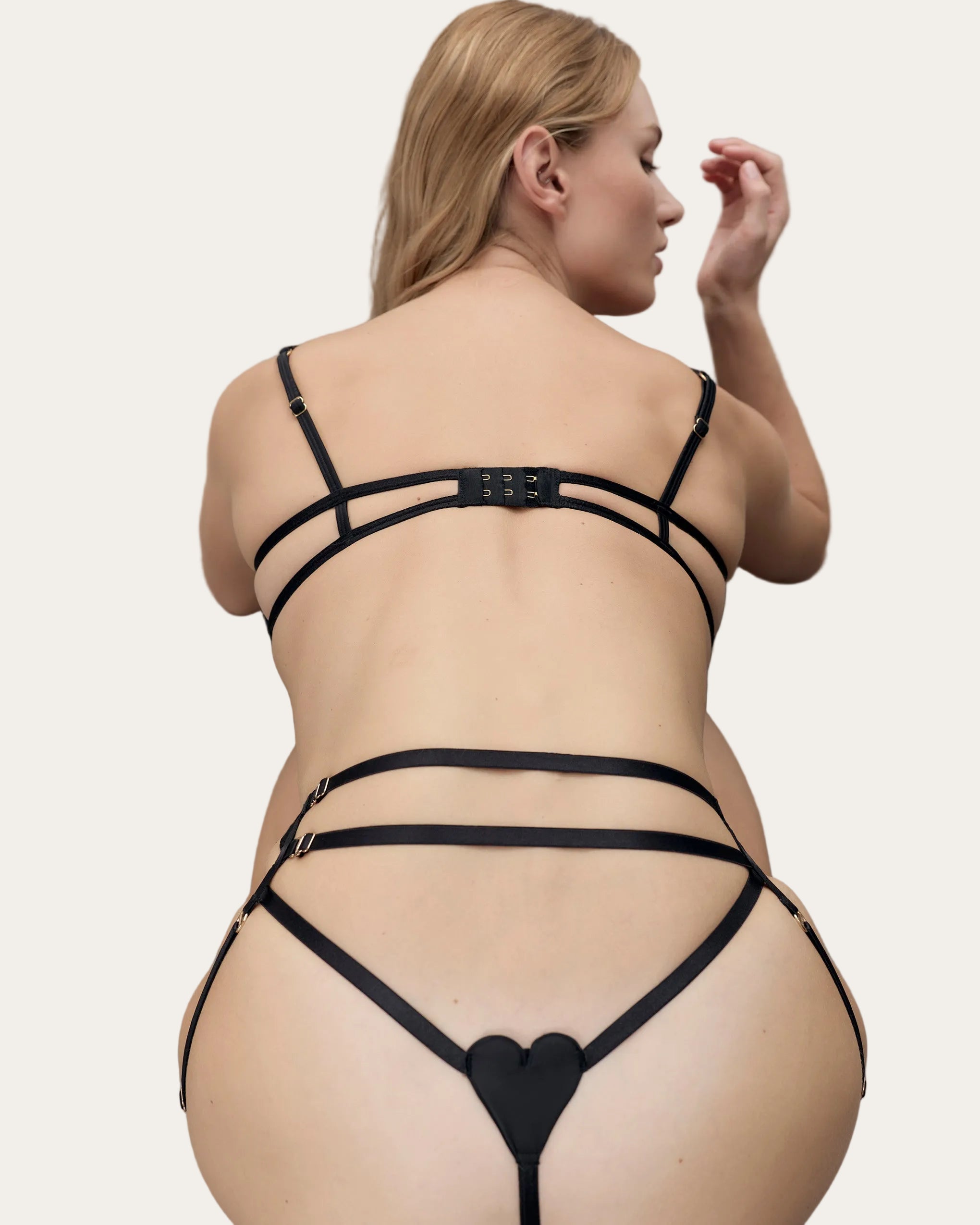 Gia™ | Open Heart String in Schwarz