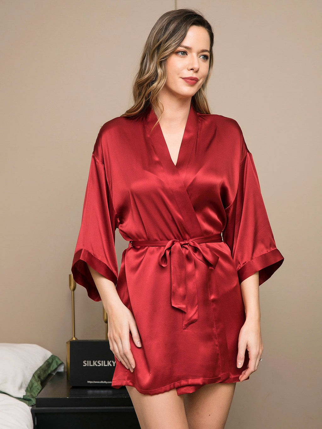 Silk Elegance™ | Seiden-Robe mit Volantärmeln