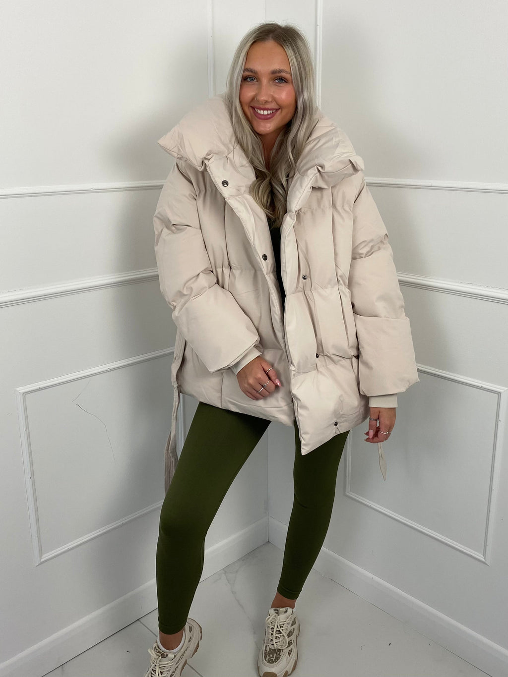 KARLY™ | Kurze Pufferjacke mit Gürteltasche