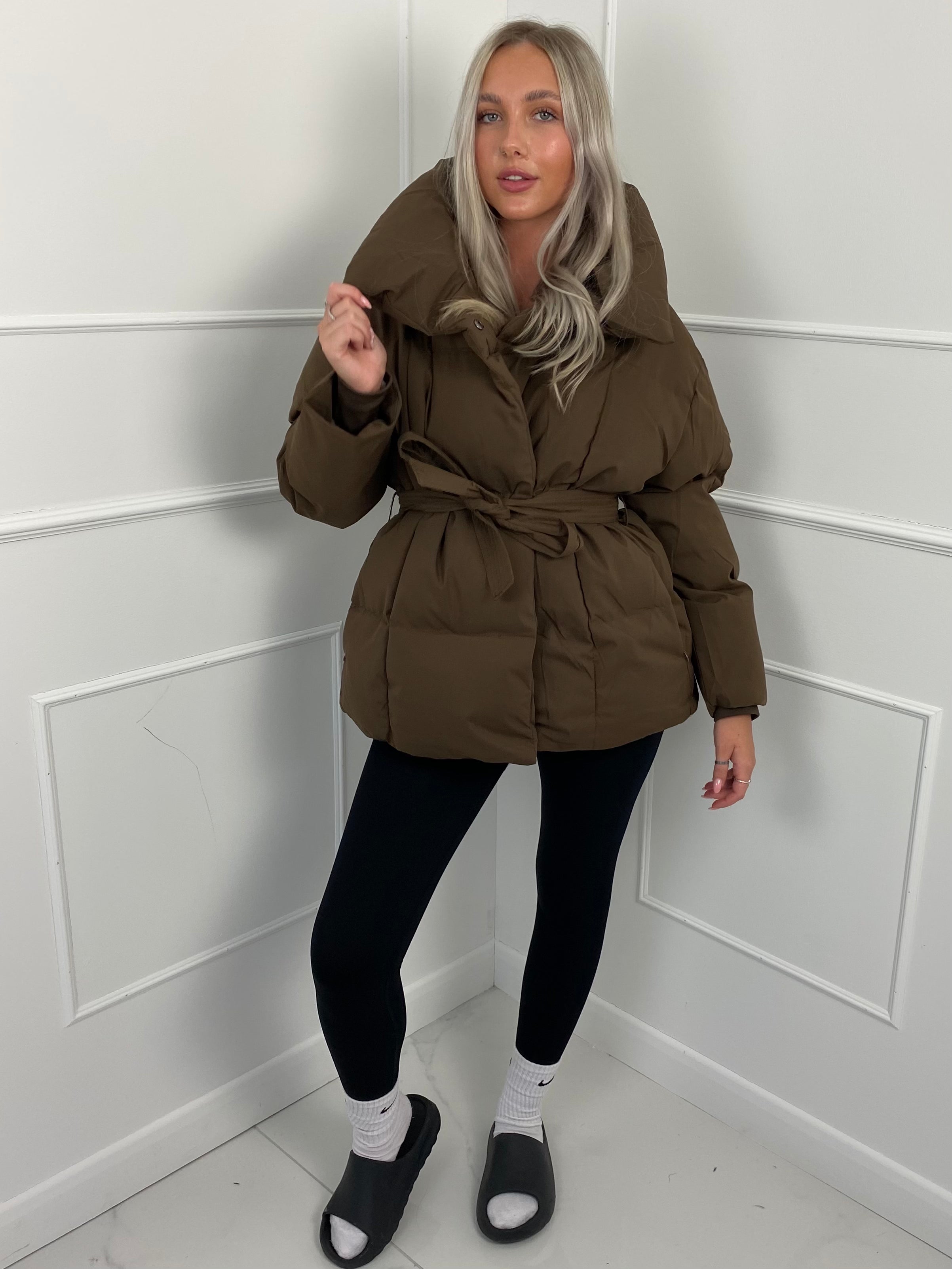 KARLY™ | Kurze Pufferjacke mit Gürteltasche