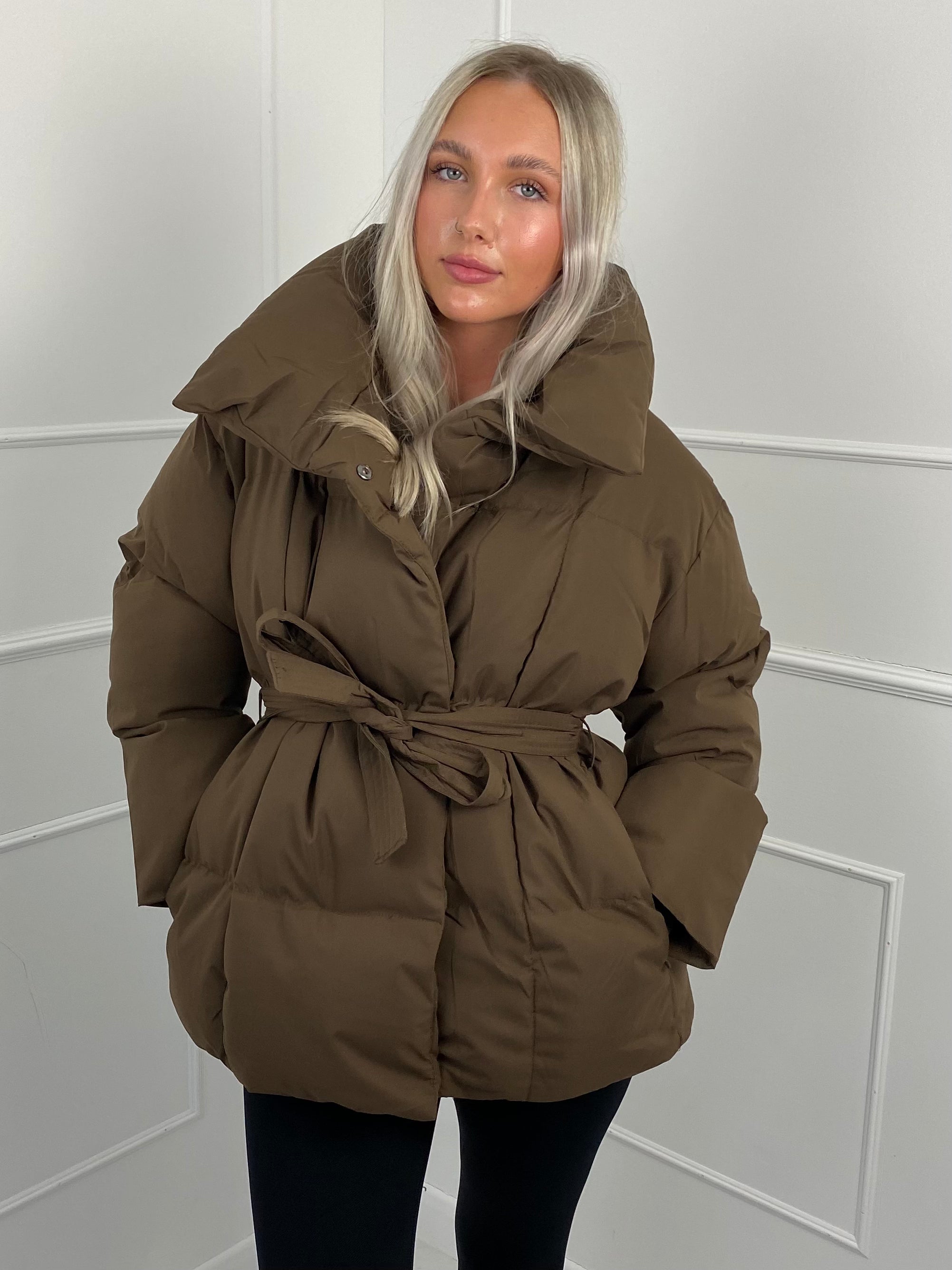 KARLY™ | Kurze Pufferjacke mit Gürteltasche