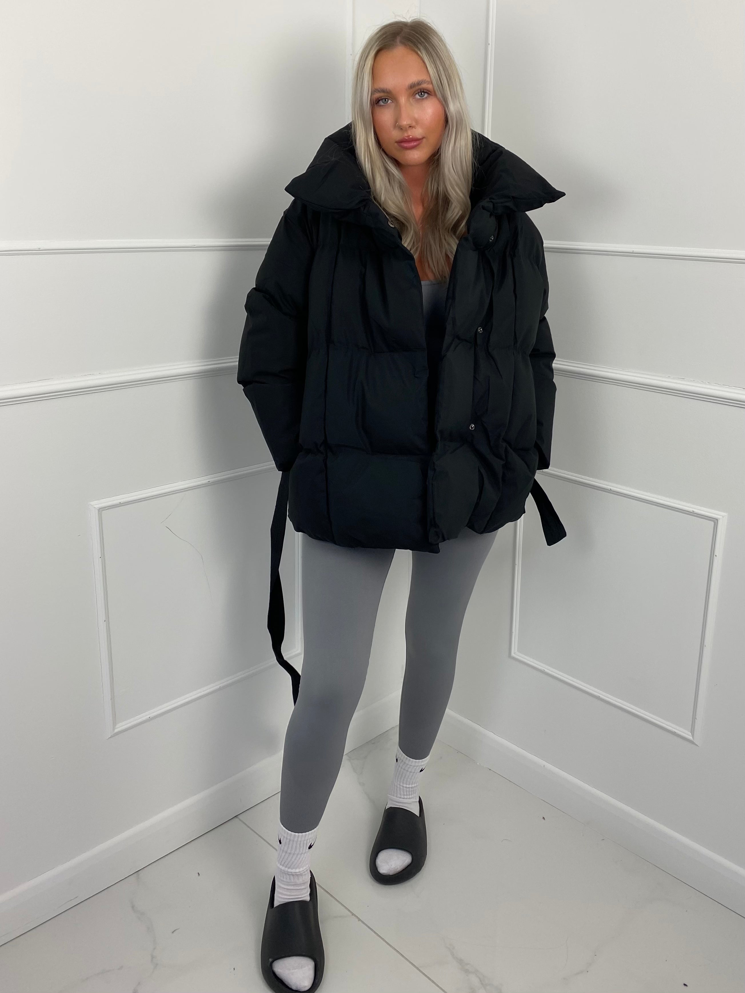 KARLY™ | Kurze Pufferjacke mit Gürteltasche