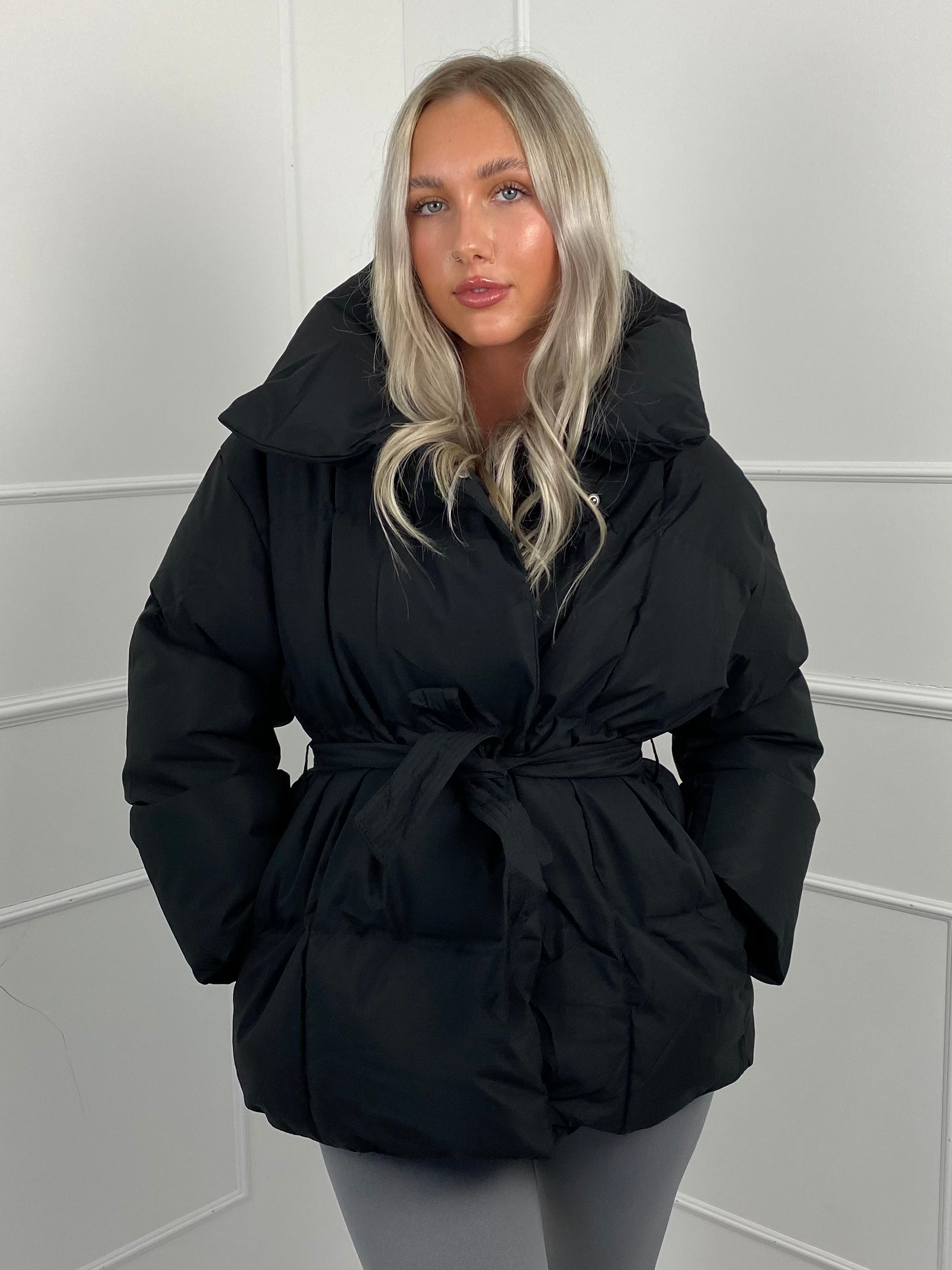 KARLY™ | Kurze Pufferjacke mit Gürteltasche