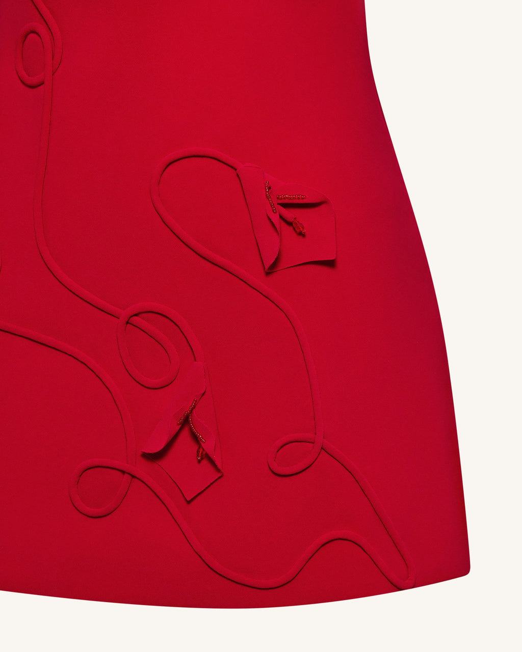 Elara™ | Etui-Minikleid mit 3D-Blumenapplikation – Rot