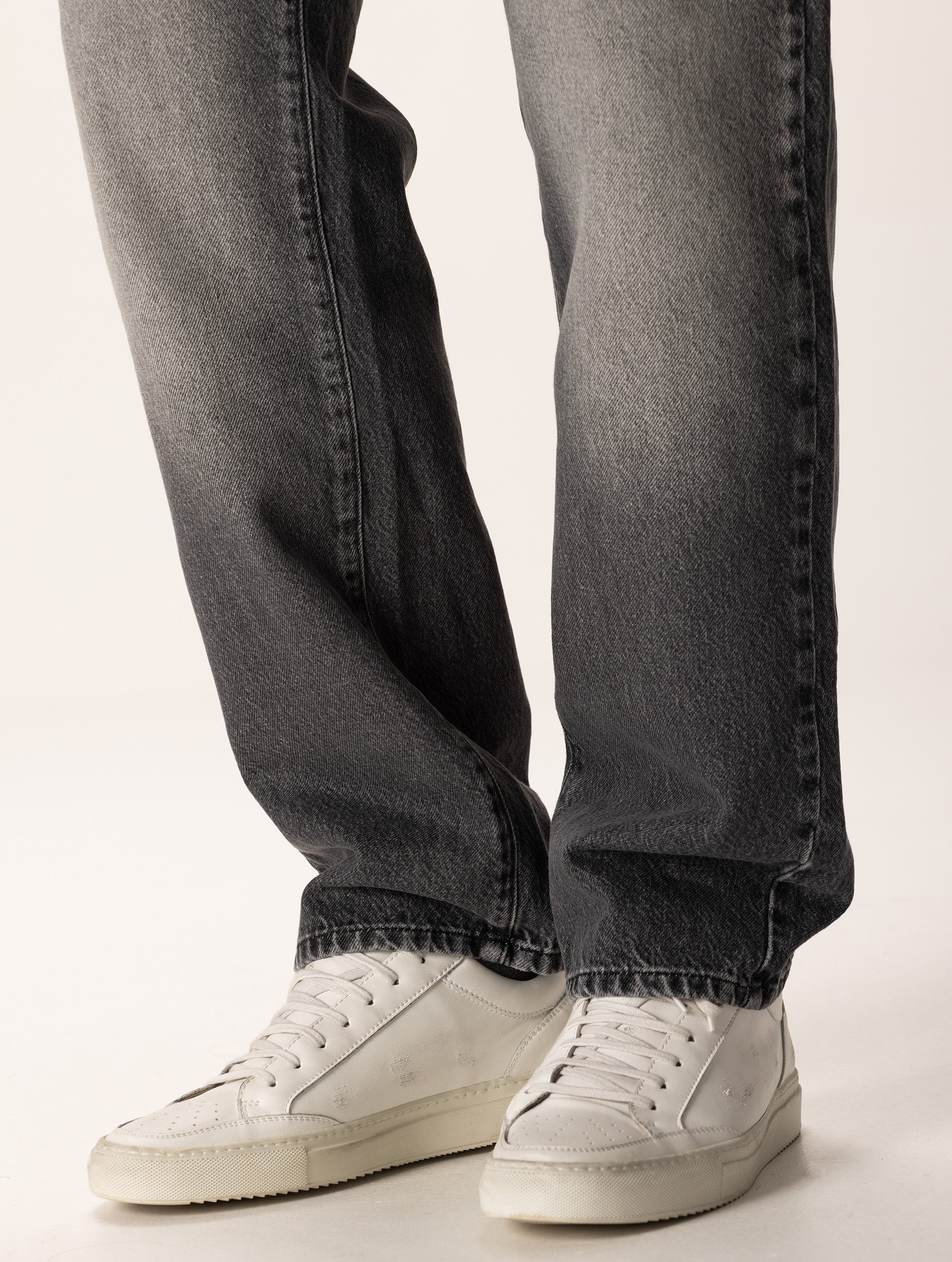 Soren™ | Straight Jeans in Washed Grey