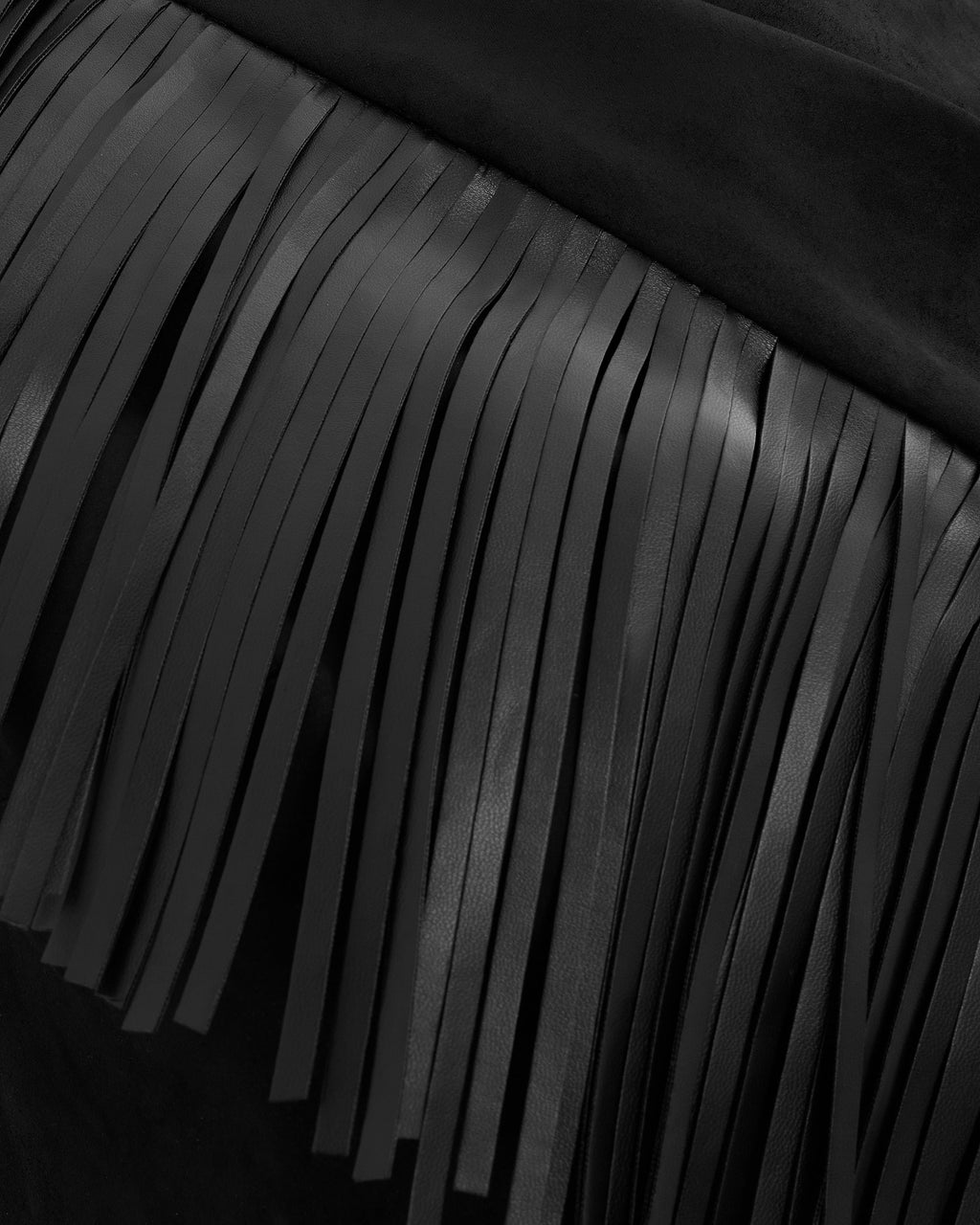 Ariana™ | Asymmetrisches Fransen-Top in Velours-Optik – Schwarz